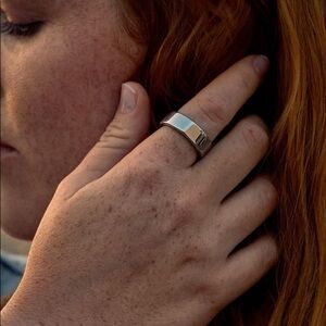 Oura Ring Gen 3 (charger included!)